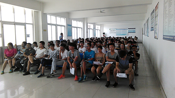 学生潮后，德隆驾校将为社会人士推出各类优惠活动