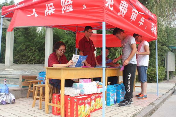 德隆“走进社区，服务社会”系列活动之美林花园站