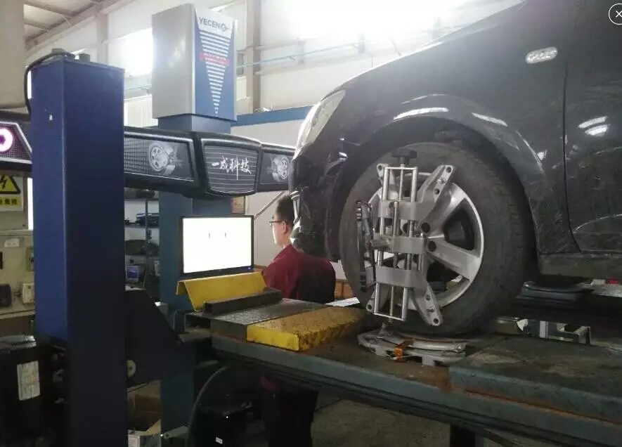 德隆汽修厂引进汽车“好帮手”