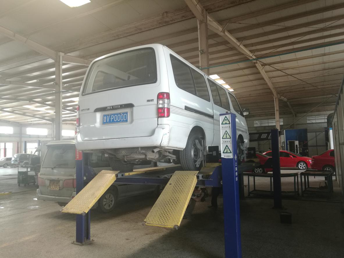 装备升级  服务提档，创一流品牌的德隆汽修