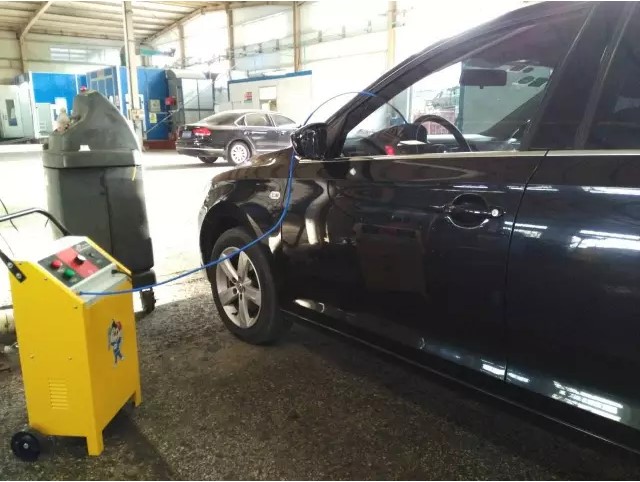 夏季开车，空调吹出异味怎么办？