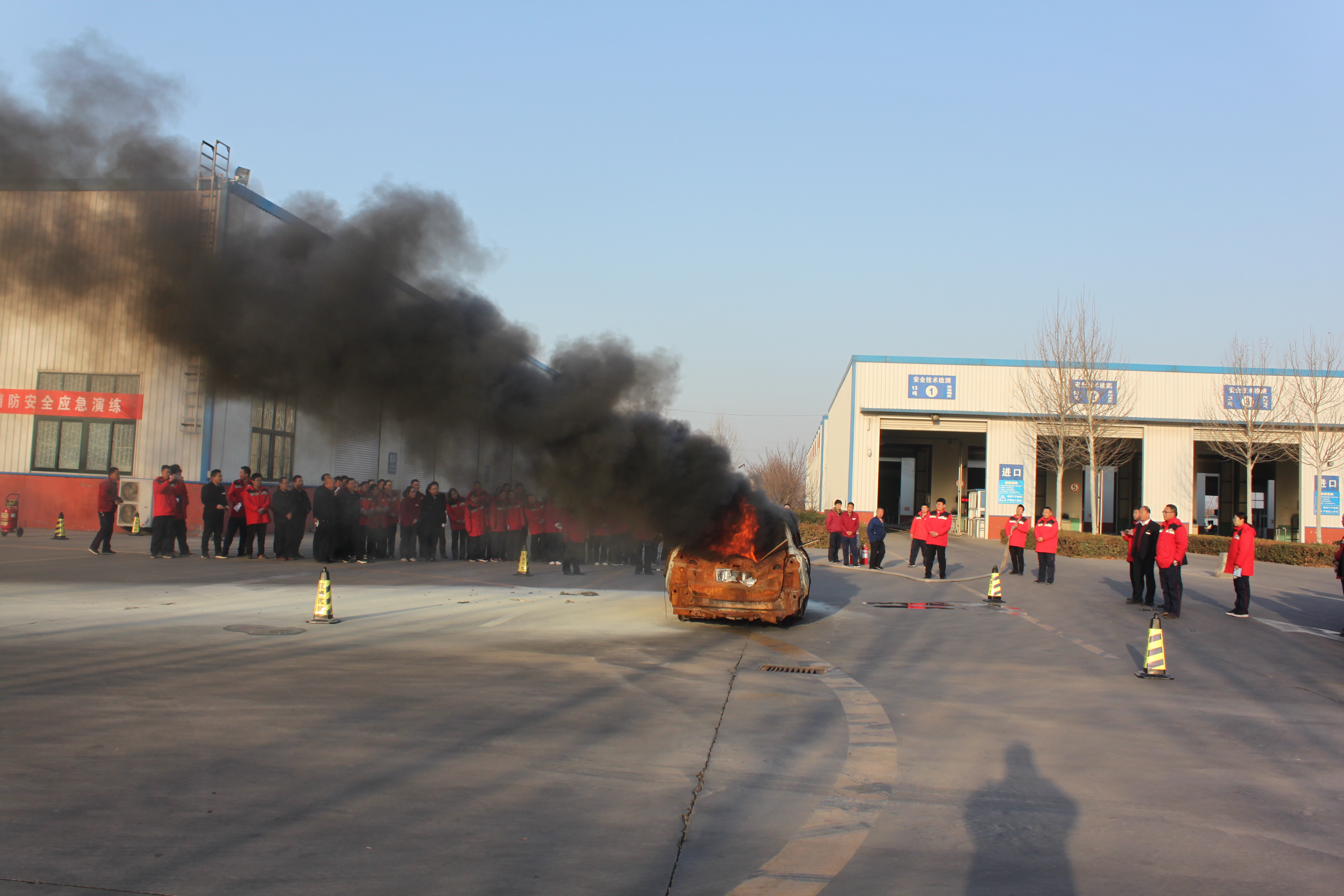 德隆集团举行春季消防演习