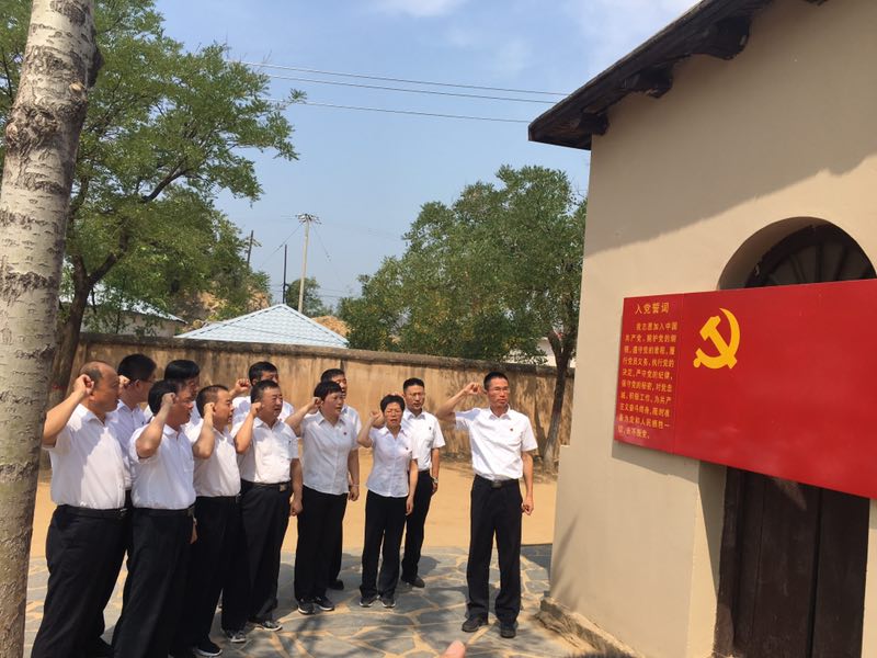 组织党员到西柏坡进行党性教育