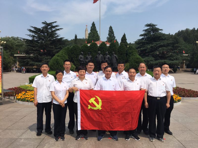 组织党员到西柏坡进行党性教育